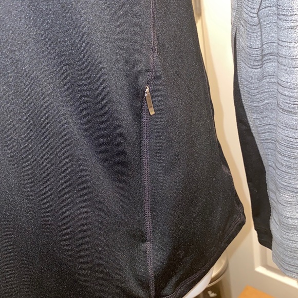 Women’s Athleta long sleeved black and grey pullover size S - Picture 4 of 10
